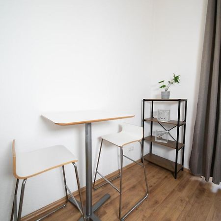 White 60 Qm Apartment - Zentral - Balkon - Messe Düsseldorf Exterior foto